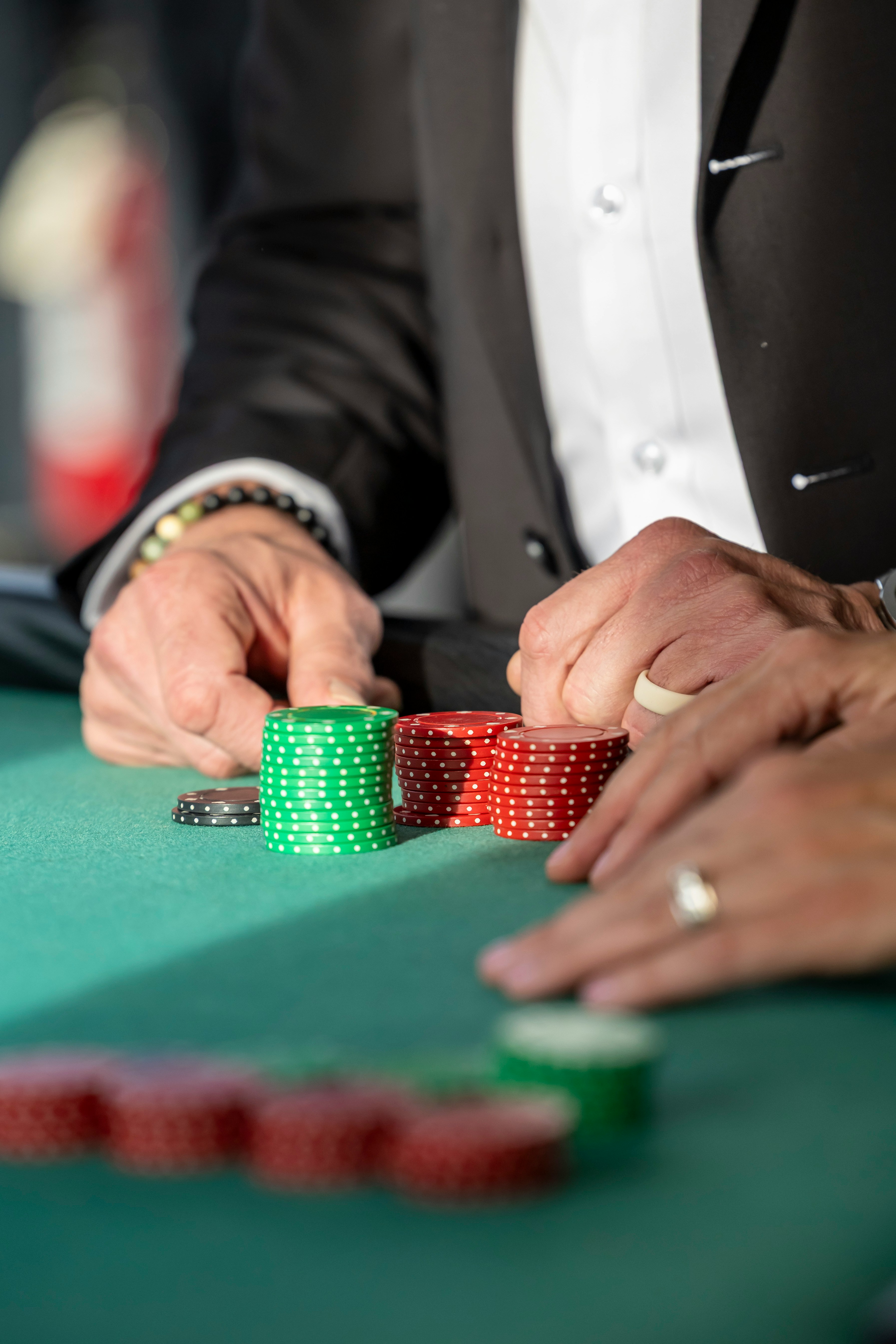 Poker čipovi na stolu